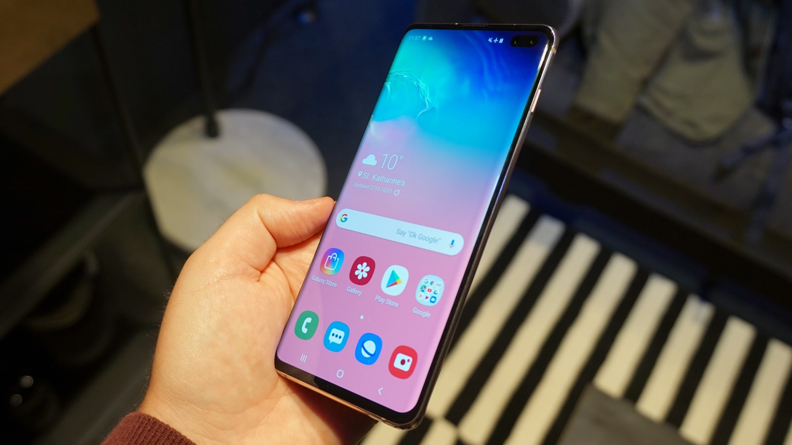 samsung_/galaxy_s10_plus-display