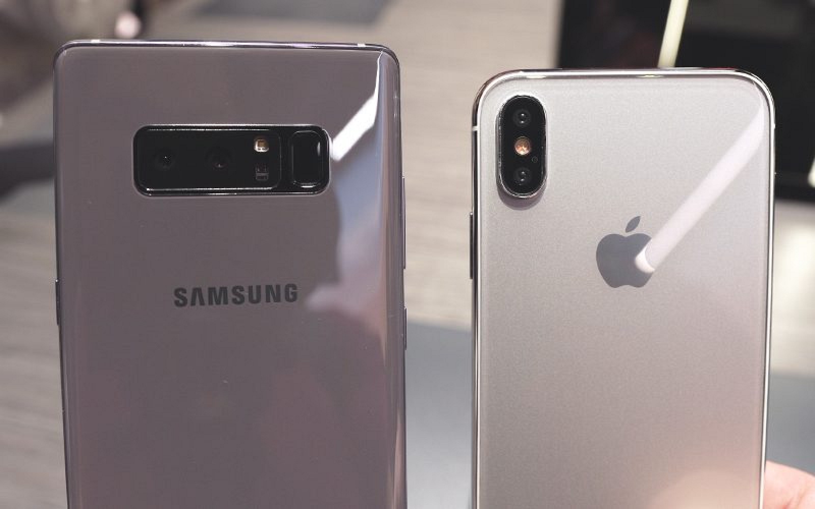 Задняя камера Galaxy Note 8 и iPhone 8 Задняя камера Galaxy Note 8 и iPhone 8