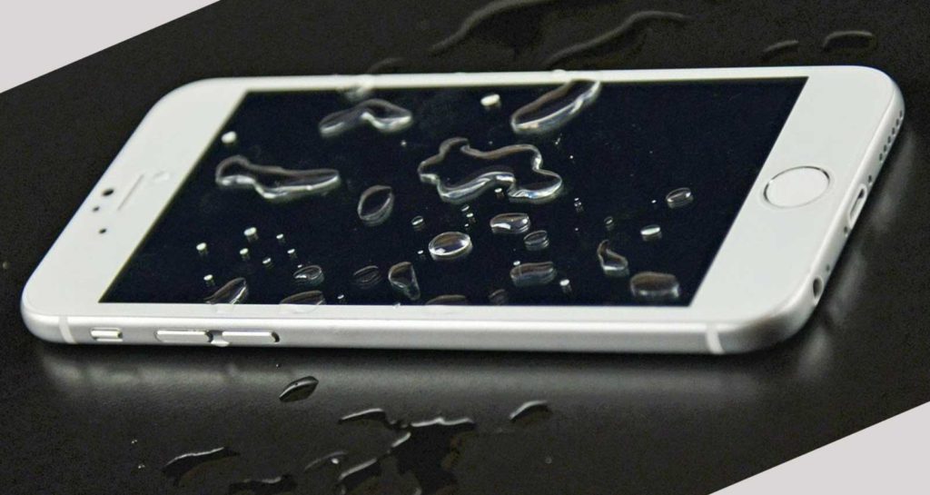 Попала жидкость в iPhone/iPad?